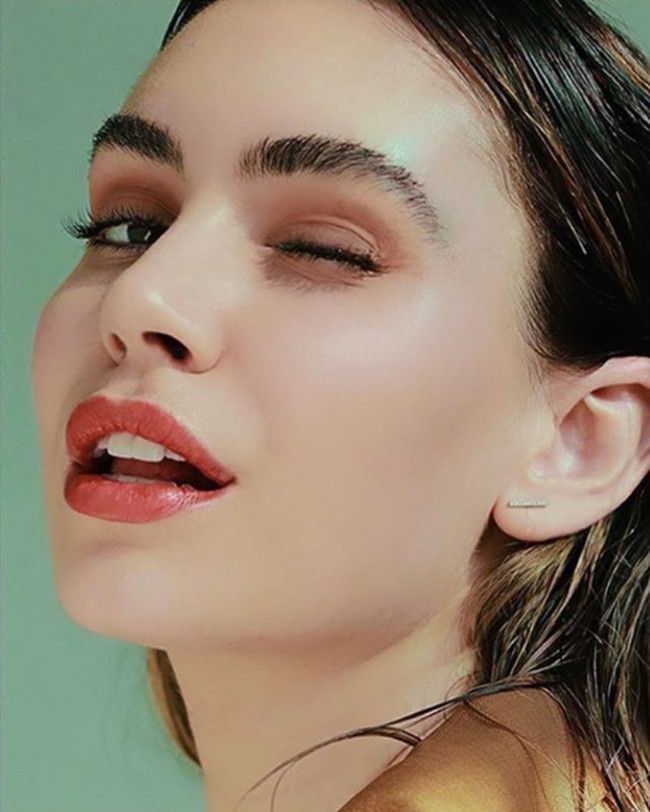 Lewat lini busananya itu wanita kelahiran Los Angeles, California, ini ingin menebarkan pikiran positif tentang bentuk tubuh dan kecantikan yang tak selalu ditentukan dari ukuran baju. Foto: Instagram/@sophietsimmons