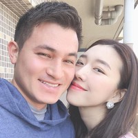 Dalam konten videonya, Sunny Dahye mengungkapkan dirinya sudah menikah dengan Chris Okano. “Aku akhirnya sudah menikah,” ucapnya. Sayangnya Sunny tidak menjelaskan lebih detail kapan tanggal pernikahannya dengan pria keturunan Amerika Serikat tersebut. Foto: instagram @sunnydahye