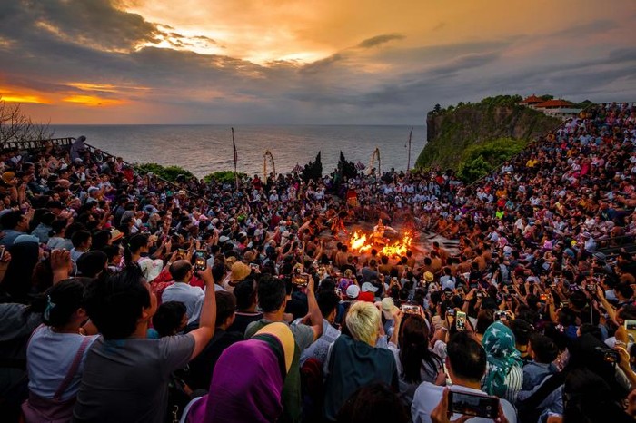 Tari Kecak dan Sunset Syahdu di Bali