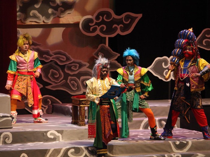 Teater Koma Pentaskan Republik Petruk