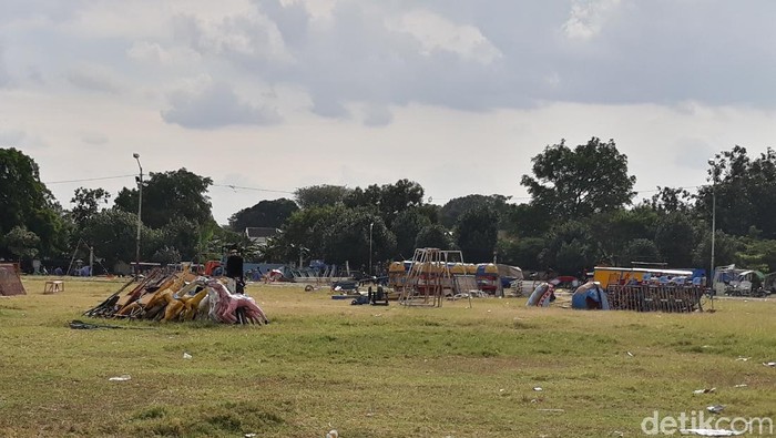 Tenda-tenda yang sudah dipasang di Alun-alun Selatan Keraton Solo kini sudah dicopot