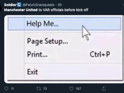 Satu lagi ejekan buat MU. Sebelum laga, Setan Merah dibilang sudah minta tolong sama VAR. (Foto: screenshot Internet/Twitter)