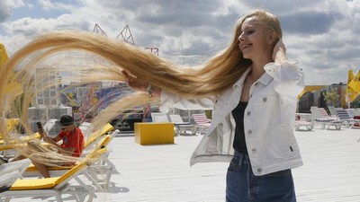 Wow! Ini Lho Gadis Pemilik Rambut Terpanjang di Ukraina