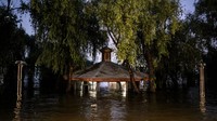 Walikota Zhou Xianwang berjanji bahwa penanganan banjir akan terus dilakukan.  