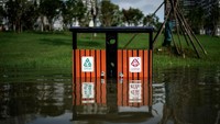 Dilaporkan banjir ini menyebabkan 121 orang meninggal dunia atau hilang.  