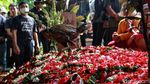 Almarhum Masih Perjaka, Keluarga Lepas Ayam Jantan di Pusara Yodi Prabowo