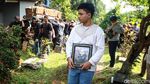 Almarhum Masih Perjaka, Keluarga Lepas Ayam Jantan di Pusara Yodi Prabowo