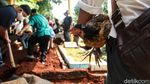 Almarhum Masih Perjaka, Keluarga Lepas Ayam Jantan di Pusara Yodi Prabowo
