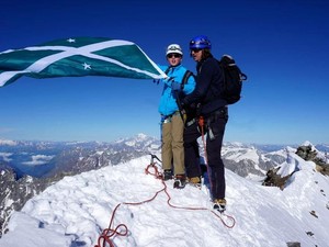 Bocah 11 Tahun Berhasil Taklukkan Puncak Gunung Mematikan di Swiss