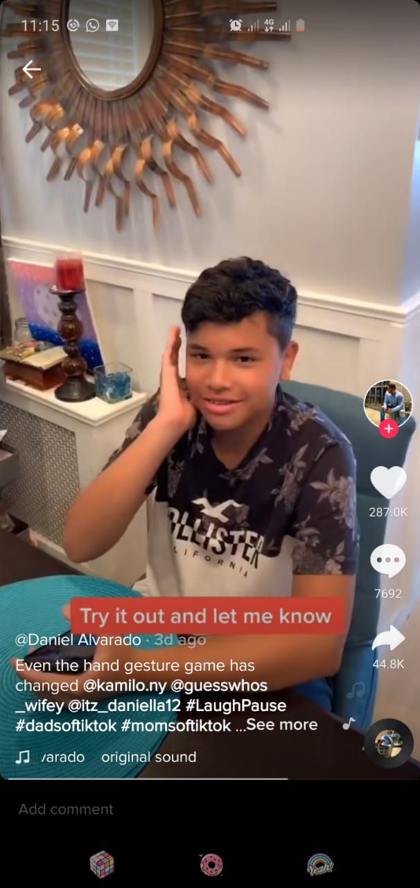 Gestur Angkat Telepon Gestur Angkat Telepon