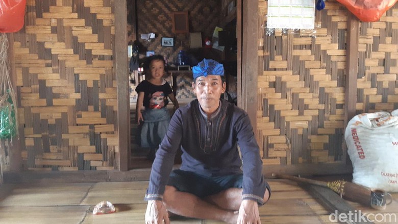Kepala Desa Kanekes Jaro Saija Kepala Desa Kanekes Jaro Saija