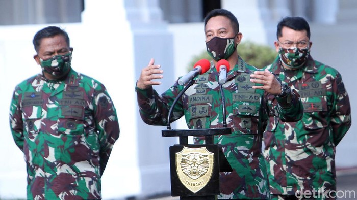 Kepala Staf Angkatan Darat (KSAD) Jenderal TNI Andika Perkasa menjelaskan kronologi terungkapnya 1.280 orang di Sekolah Calon Perwira Angkatan Darat (Secapa AD) Bandung positif COVID-19. Konferensi pers dilakukan di Makodam III Siliwangi, Jalan Aceh, Kota Bandung, Sabtu (11/7/2020).