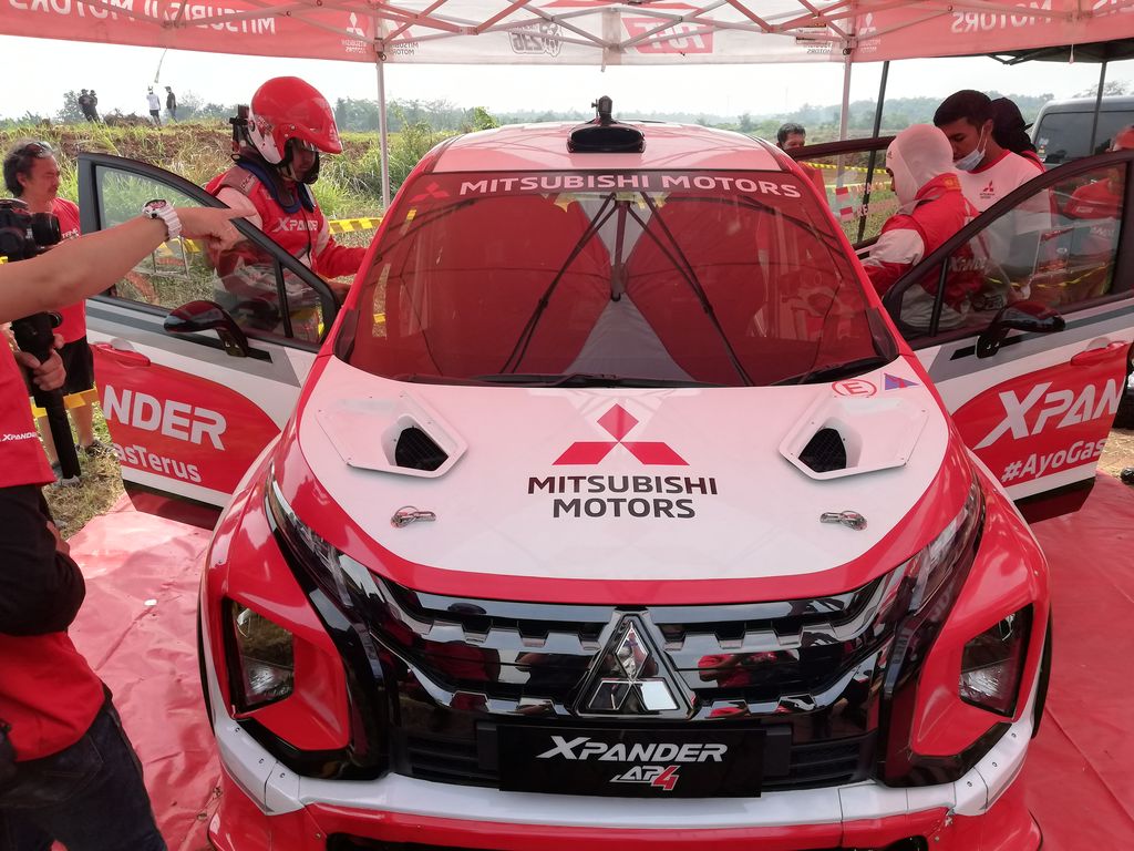 Kesan Pertama Rifat Latihan Pakai Mobil Rally Xpander AP4 Di Sirkuit Tanah