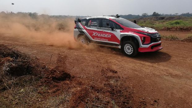 Rifat Sungkar akhirnya menjajal Xpander AP4 untuk pertama kalinya di lintasan offroad.