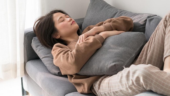 Wanti-wanti Buat yang Doyan Rebahan, Kata Dokter Bisa Bikin Mati Muda!