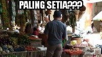 Meme soal pasar banyak dibuat oleh netizen. Ada yang lucu dan menggelitik tapi ada juga yang berisi sindiran keras buat emak-emak yang hobi nawar.   Foto: istimewa