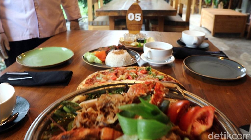 Menikmati kuliner di Grand Inna Samudera Beach Hotel (GISBH)