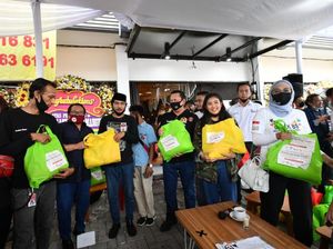 Ketua MPR Salurkan 250 Paket Sembako ke Seniman Jalanan di Jakarta
