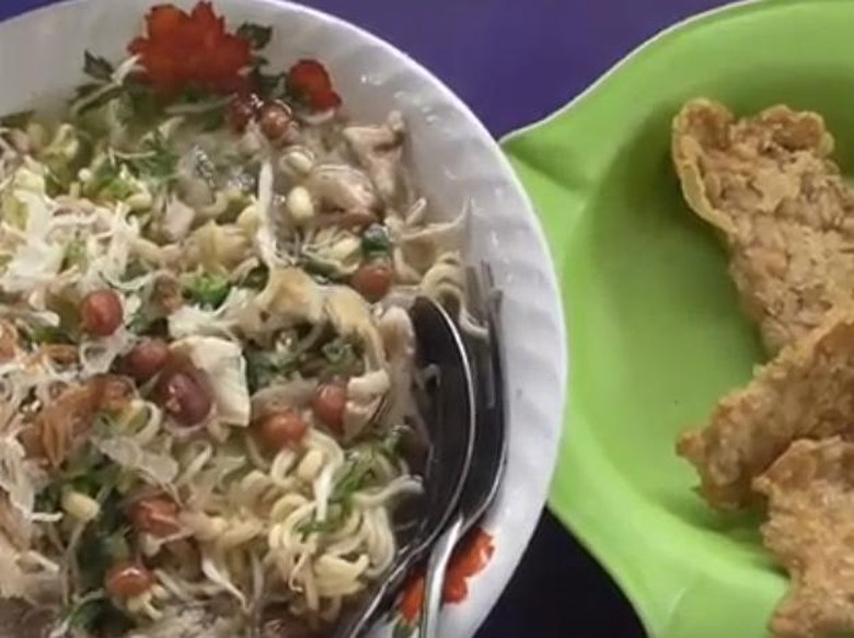 Segarnya Mantap! Nasi Berenang Khas Polewali Mandar Segarnya Mantap! Nasi Berenang Khas Polewali Mandar