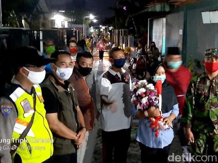 Pasien Sembuh Corona Disambut Bucket Bunga dan Elektonan