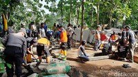 Rumah di Kelurahan Kedungwuluh, Kecamatan Purwokerto Barat tersebut nantinya hanya untuk sementara sebelum mendapatkan tanah untuk tempat tinggal Mbah Tarso selamanya.