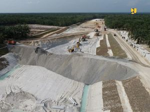 Anggota DPR Keluhkan Proyek Tol Padang-Sicincin Molor dari Target