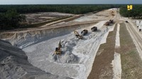 Pembangunan Tol Padang – Sicincin dimulai pada Februari 2018 dan ditargetkan selesai serta beroperasi pada Desember 2021. Saat ini progres fisik Tol Padang – Sicincin mencapai 20,49. Dari sisi Pekanbaru telah dimulai pembangunan ruas Tol Pekanbaru – Bangkinang sepanjang 40 km dengan progres fisik saat ini mencapai 20%.%.Foto: Dok. Kementerian PUPR