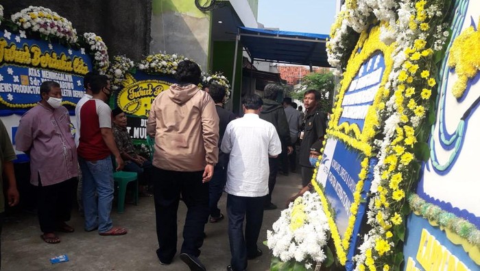 Rekan Kerja Editor Metro TV Berdatangan Melayat ke Rumah Duka