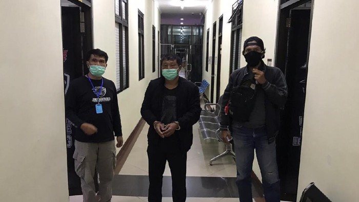 Song Chuanyun (tengah) pelaku penganiaya WNI ABK Kapal China Lu Huang Yuan Yu 118 ditangkap.