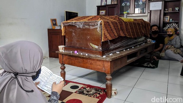 Suasana Duka di Rumah Editor Metro TV Yodi Prabowo