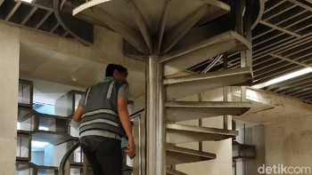 Tangga putar menuju atap Masjid Istiqlal (Fitraya Ramadhanny/detikcom)