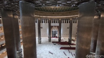 Tim insinyur mengembangkan konsep tata cahaya terbaru yang temanya selaras dengan bangunan Masjid Istiqlal. (Fitraya Ramadhanny/detikcom)