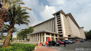Masjid Istiqlal masih tutup untuk renovasi. Masjid terbesar di Asia Tenggara nanti akan memakai teknologi smart lighting yang canggih. (Fitraya Ramadhanny/detikcom)