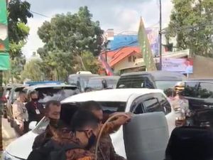 Viral Mobil RI 2 Isi Bensin dengan Jeriken, Kok Bisa!