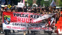 Dalam aksinya, mereka menolak RUU Haluan Ideologi Pancasila (HIP).