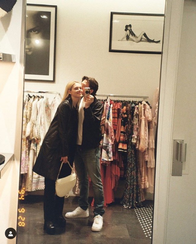 Pada November 2019, sumber mengungkapkan hubungan Nicola Peltz dan Brooklyn Beckham cukup serius. Brooklyn bahkan dikabarkan telah bertemu dengan keluarga Nicola. Foto: Dok. Instagram