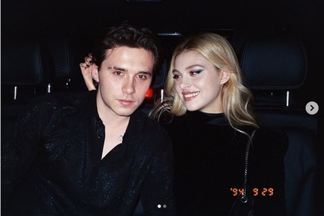 Siapa Nicola Peltz, tunangan Brooklyn Beckham? Dia adalah model dan aktris Hollywood. Sosok Nicola menarik atensi setelah membintangi film Transformers: Age of Extinction. Wanita 25 tahun itu juga pernah membintangi sederet film lainnya di antaranya, The Last Airbender, Youth In Oregon dan Harold. Foto: Dok. Instagram