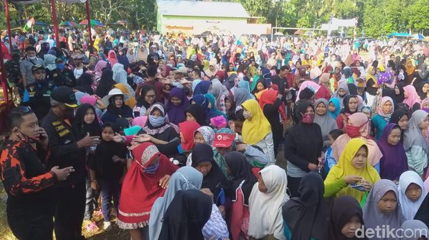 Bupati Brebes Idza Priyanto hadiri kegiatan gowes massal di Desa Kalijurang, Minggu (12/7/2020).