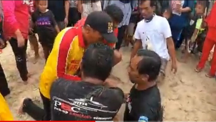 Dramatis! warga Garut selamatkan wisatawan terseret ombak
