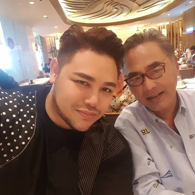 Ivan dan ayahnya sesekali menyempatkan diri makan siang bersama di restoran. Makan siang sama anak, tulis ayah Ivan sebagai keterangan foto ini. (Foto: Instagram/@bam_fasdip)