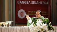 Sebelumnya, Keuskupan Agung Jakarta (KAJ) memastikan sejumlah gereja di wilayah DKI Jakarta, Bekasi, dan Tangerang akan buka 12 Juli 2020.