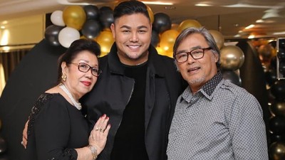 Potret Kedekatan Ivan Gunawan dengan Sang Ayah