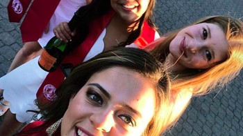 Kenapa dia memilih berkecimpung di dunia kedokteran? Tak lain karena pengaruh kedua orang tuanya. Seperti diketahui, yayasan Bill & Melinda Gates Foundation berusaha memperbaiki masalah-masalah kesehatan di dunia. Foto: Instagram