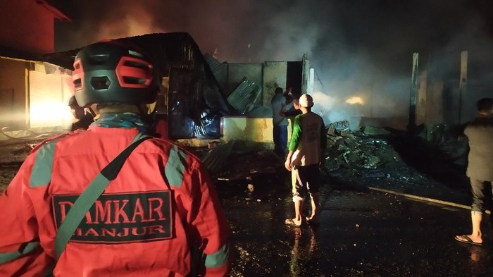 Kebakaran pasar Kebun Raya Cibodas Jabar