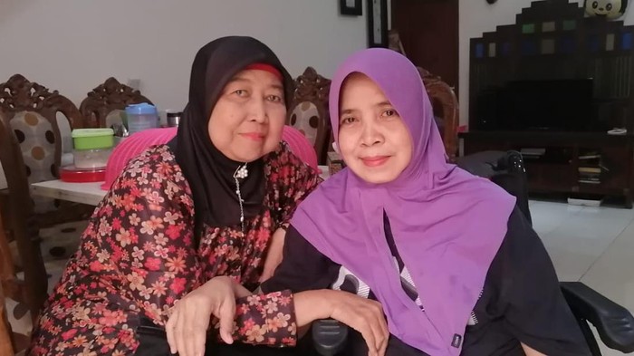 keterangan foto: Alm Prabawati Sukarta dan Nurhasanah / dok. Ely Kusumah