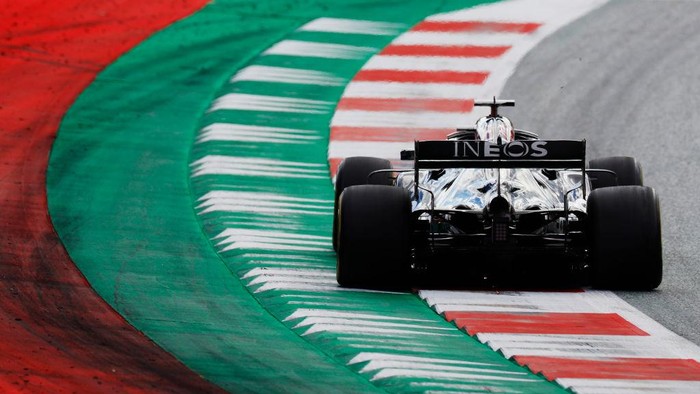 SPIELBERG, AUSTRIA - JULY 12: Lewis Hamilton of Great Britain driving the (44) Mercedes AMG Petronas F1 Team Mercedes W11 on track during the Formula One Grand Prix of Styria at Red Bull Ring on July 12, 2020 in Spielberg, Austria. (Photo by Leonhard Foeger/Pool via Getty Images)