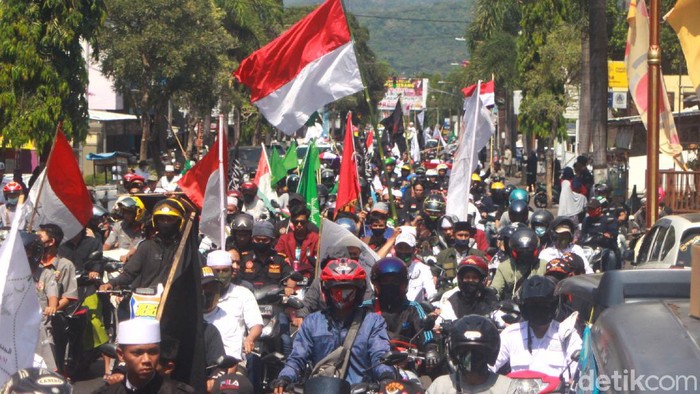 Massa ormas Sumedang long march tolak RUU HIP