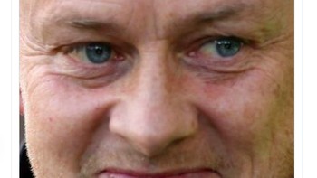 Ole Gunnar Solskjaer tak dapat menyembuntikan senyumnya. Foto: Twitter