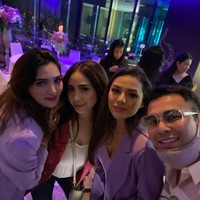 Sejumlah selebriti kondang ikut meremaikan pesta tersebut. Raffi Ahmad dan Nagita Slavina pun tak ketinggalan. (Foto: Instagram)