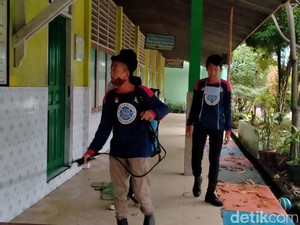 Jelang Tahun Ajaran Baru Dimulai, Sekolah di Samarinda Disemprot Disinfektan